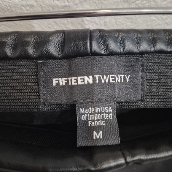 FIFTEEN TWENTY Pants Faux Leather In Size Medium - Picture 3 of 4